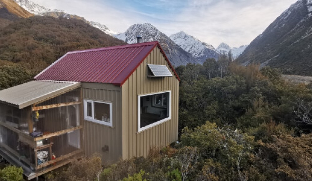 Lyell Hut